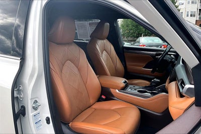 2021 Toyota Highlander Hybrid Platinum