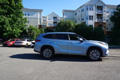 2021 Toyota Highlander Hybrid Platinum