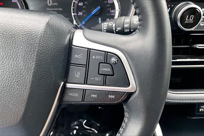 2022 Toyota Highlander Hybrid XLE