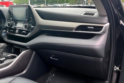 2022 Toyota Highlander Base