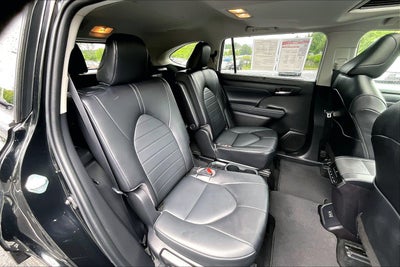 2022 Toyota Highlander Hybrid XLE