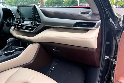 2022 Toyota Highlander Hybrid XLE