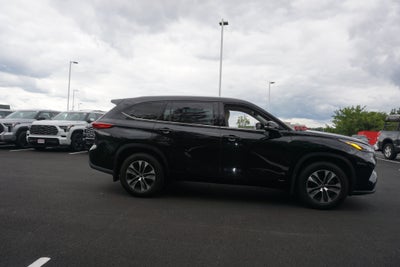 2022 Toyota Highlander Hybrid XLE