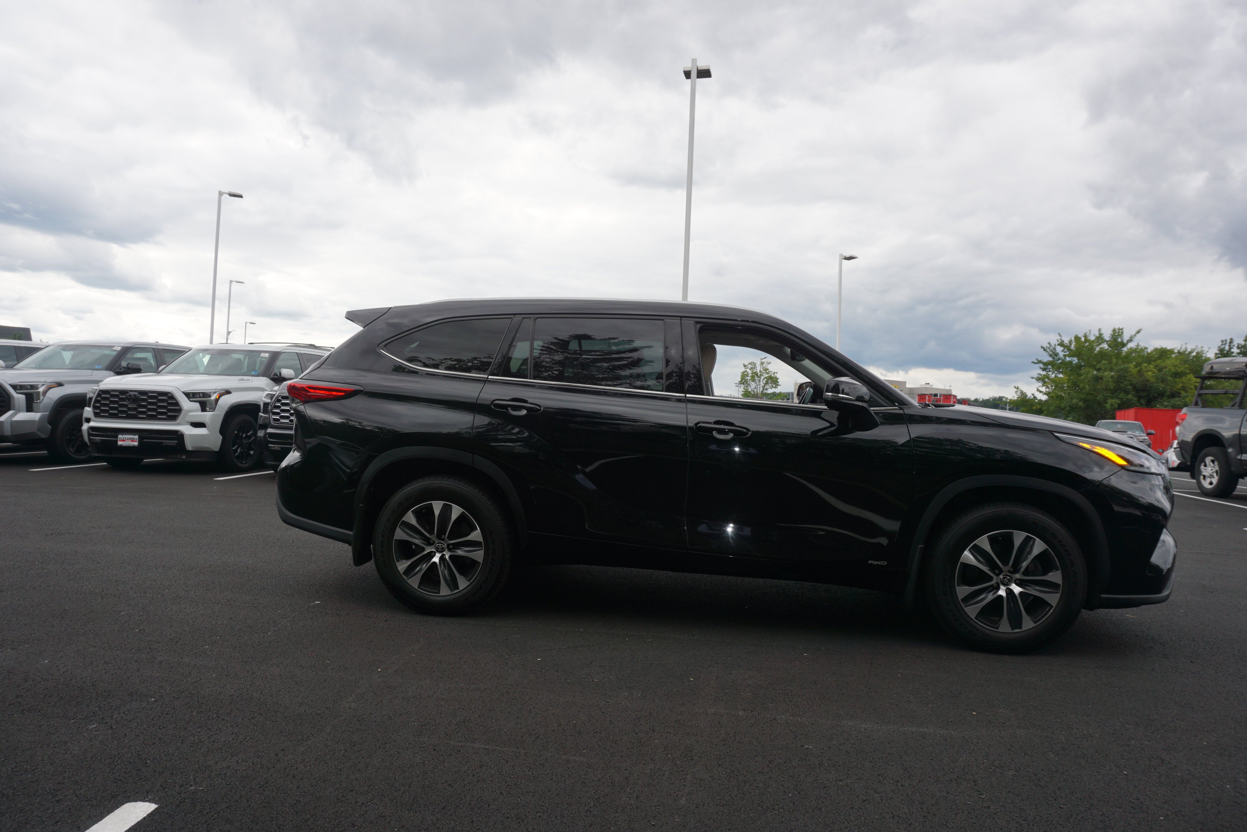 2022 Toyota Highlander Hybrid XLE