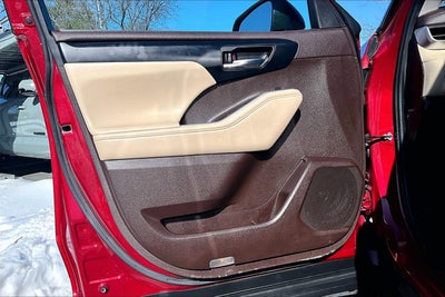 2022 Toyota Highlander Hybrid XLE