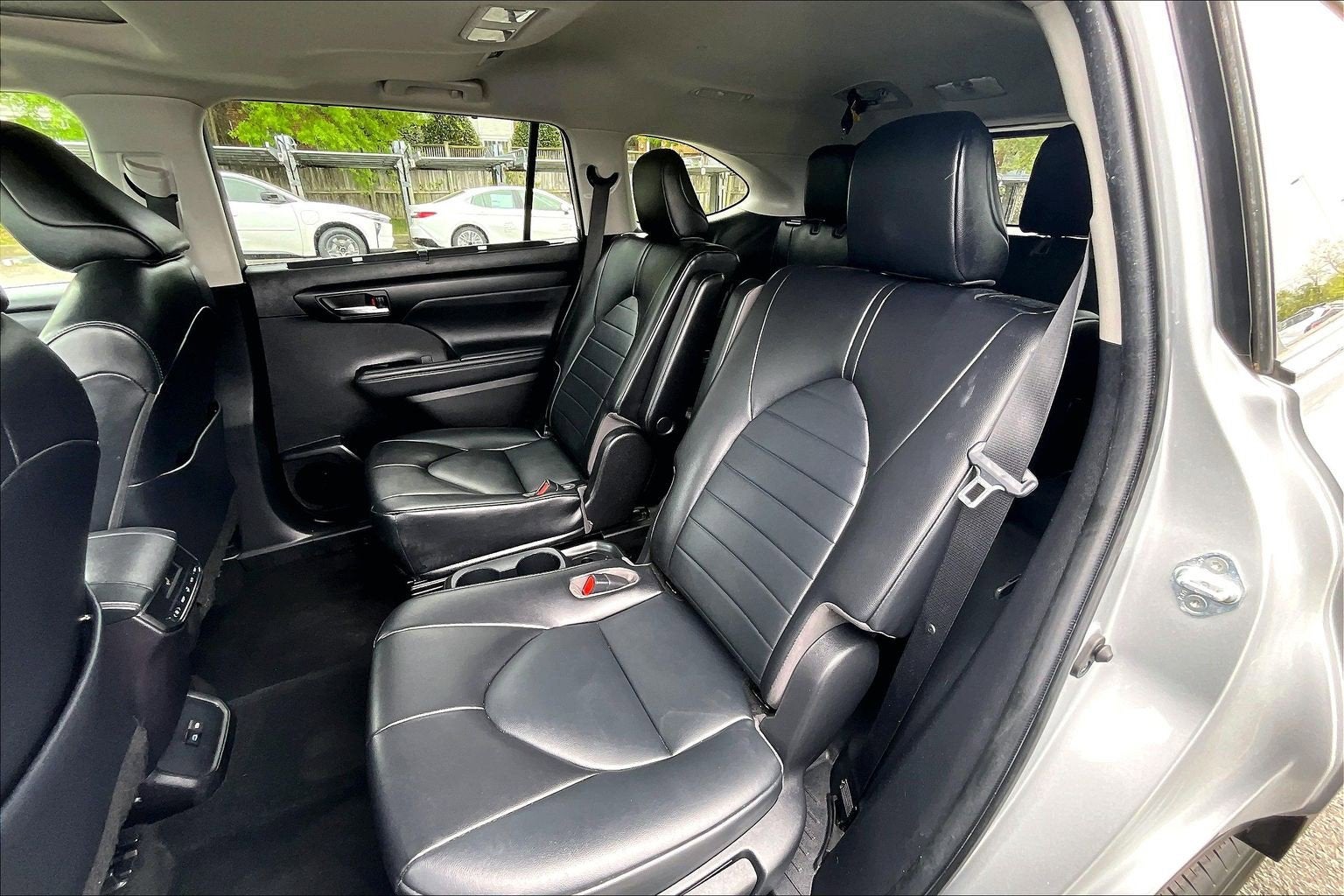 2022 Toyota Highlander Base