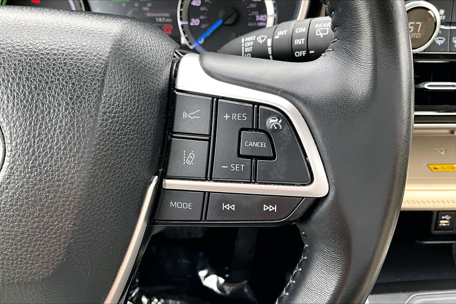 2024 Toyota Highlander Hybrid XLE