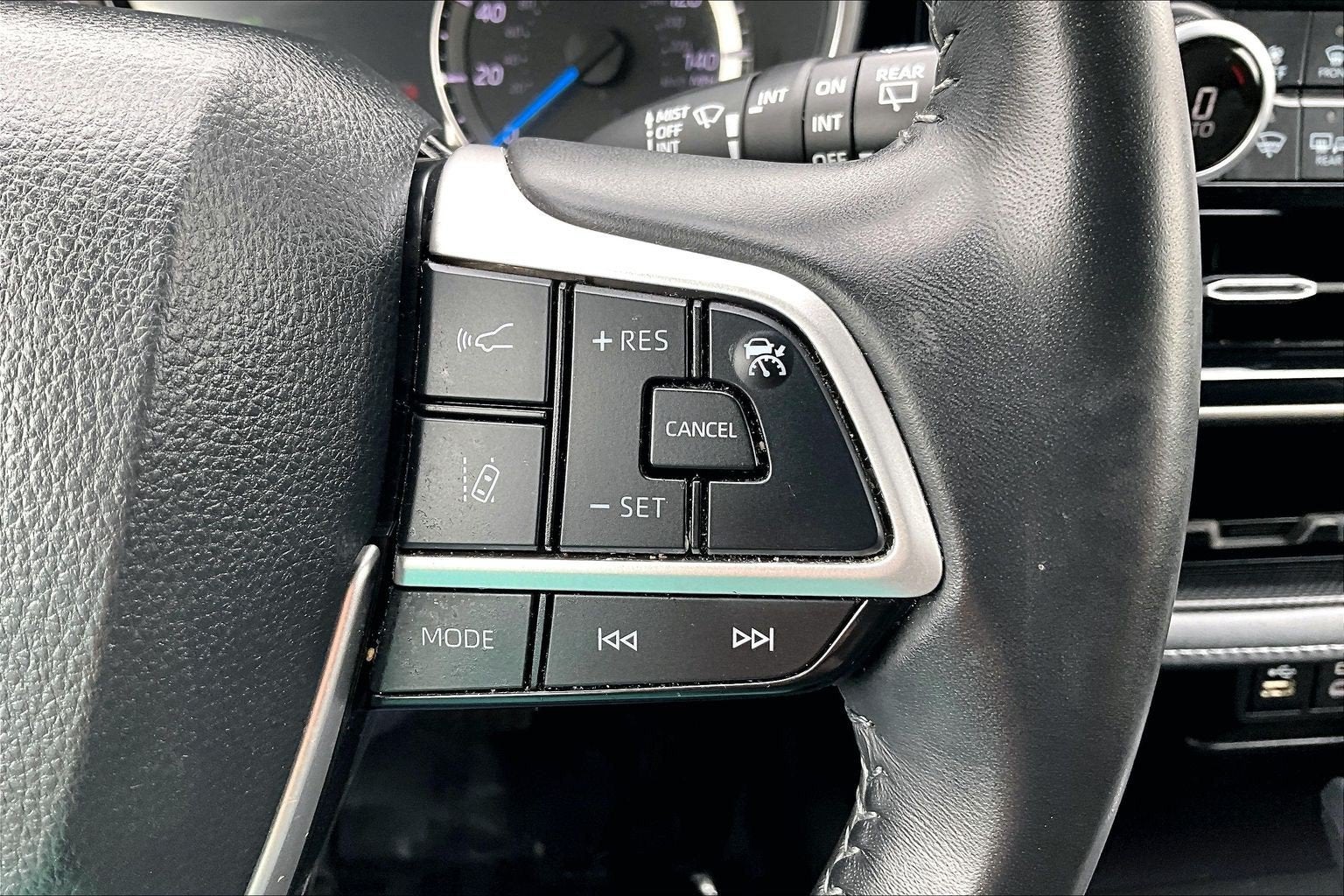 2024 Toyota Highlander Hybrid XLE
