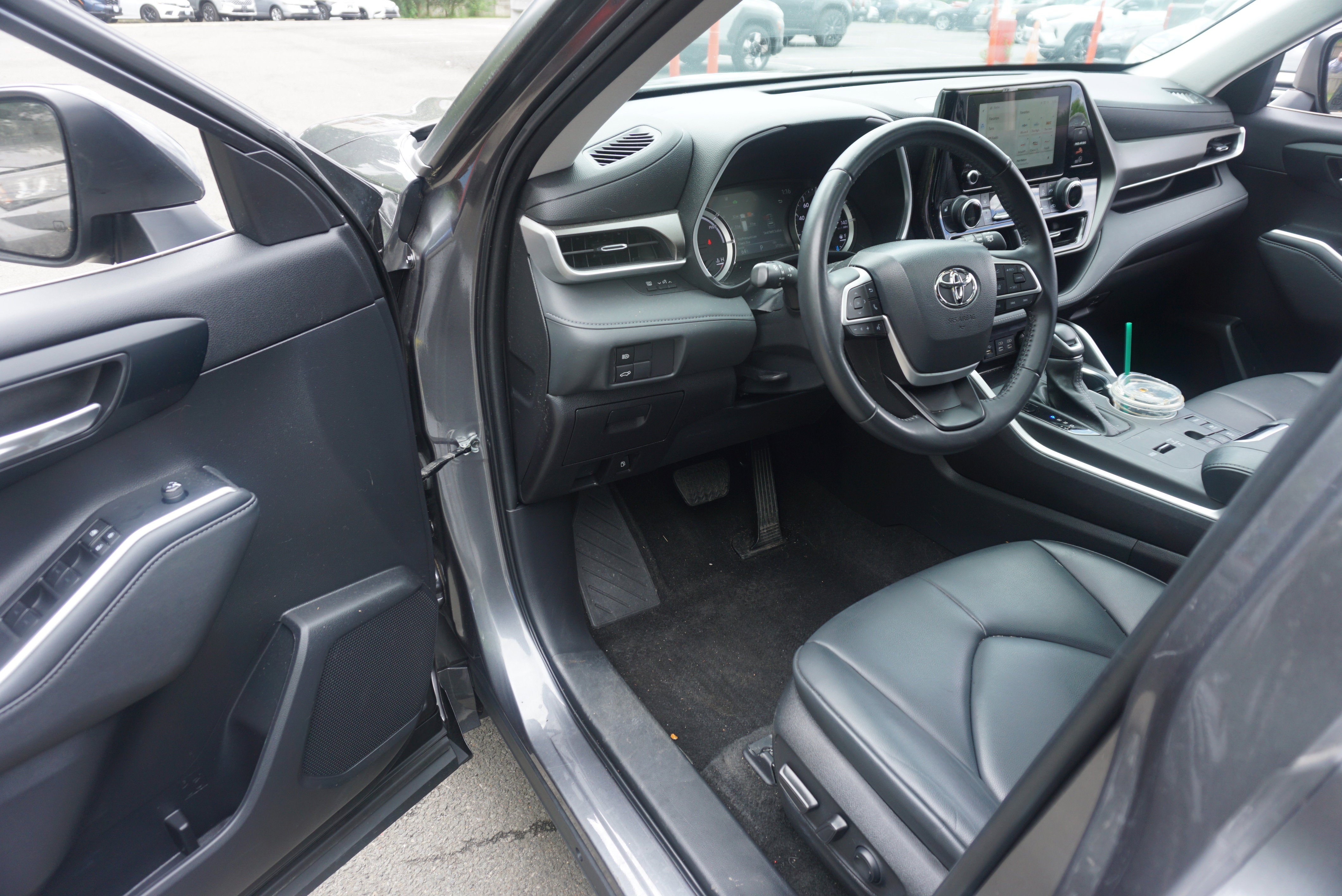 2023 Toyota Highlander Hybrid XLE
