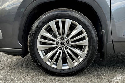 2023 Toyota Highlander Platinum