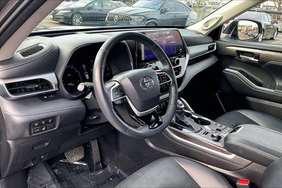 2023 Toyota Highlander Platinum