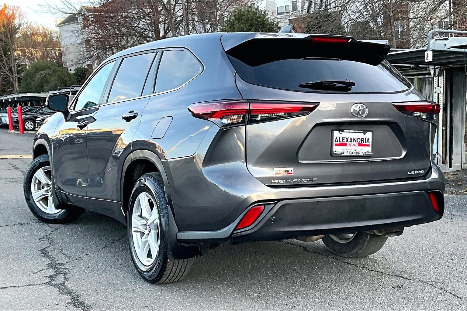 2024 Toyota Highlander LE