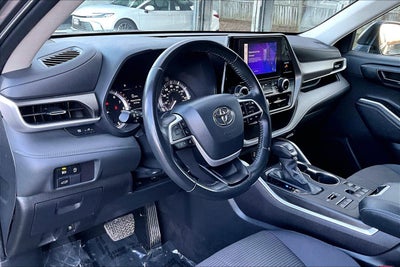 2024 Toyota Highlander LE