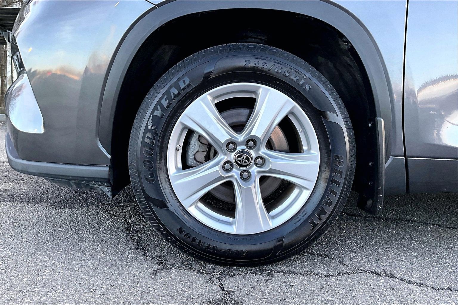 2024 Toyota Highlander LE