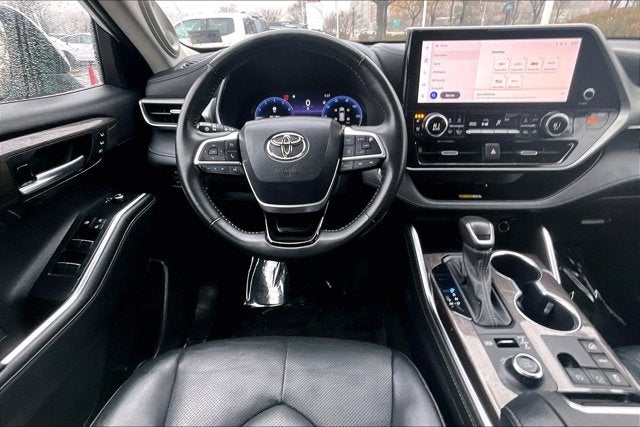 2023 Toyota Highlander Base