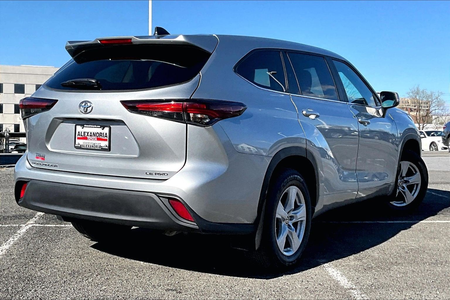 2024 Toyota Highlander LE