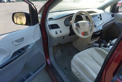 2013 Toyota Sienna LE