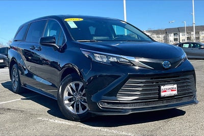 2024 Toyota Sienna LE