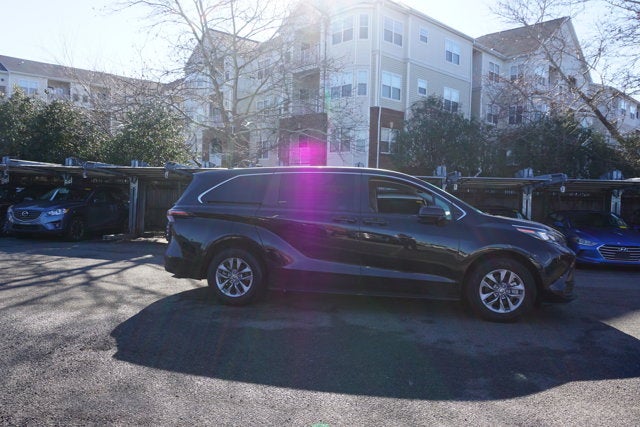 2024 Toyota Sienna LE