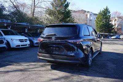 2024 Toyota Sienna LE