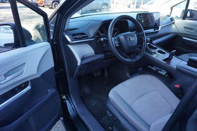 2024 Toyota Sienna LE