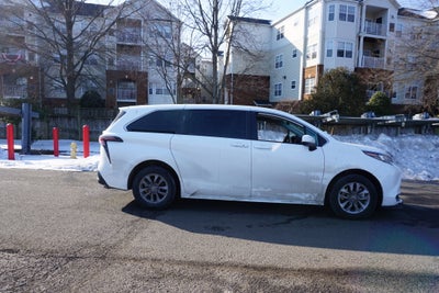 2024 Toyota Sienna LE