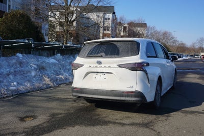 2024 Toyota Sienna LE