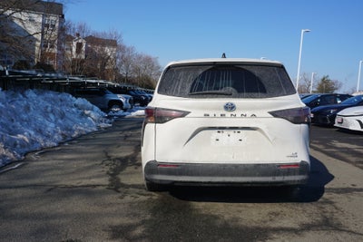 2024 Toyota Sienna LE