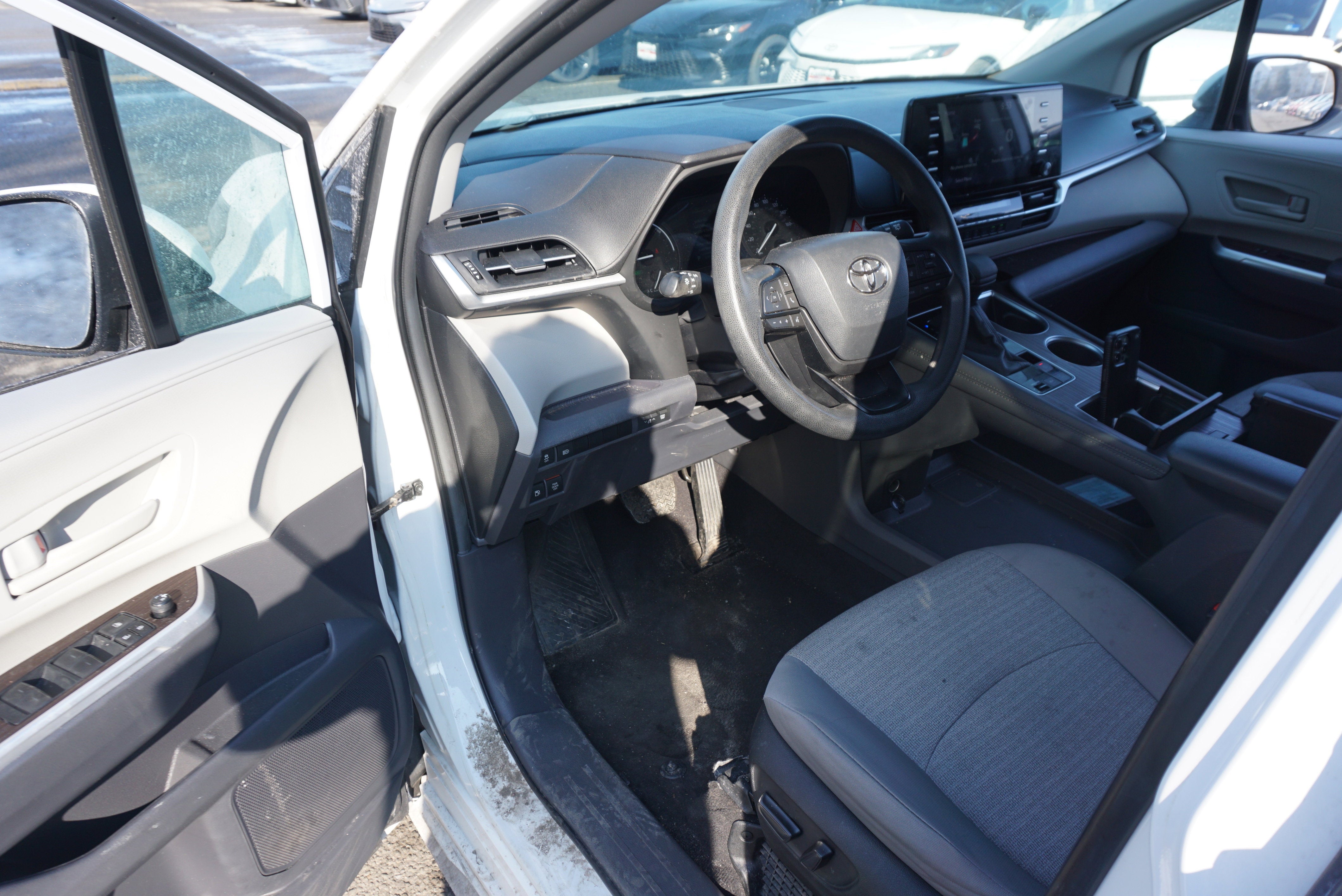 2024 Toyota Sienna LE