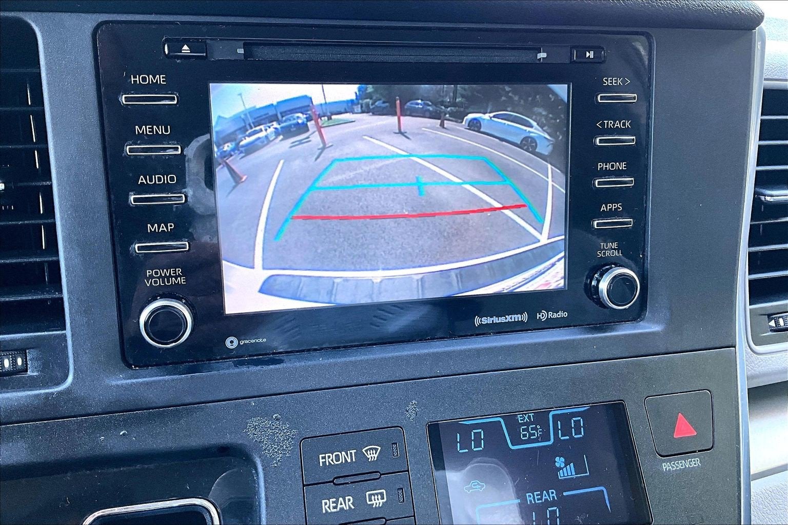 2019 Toyota Sienna LE - Photo 19