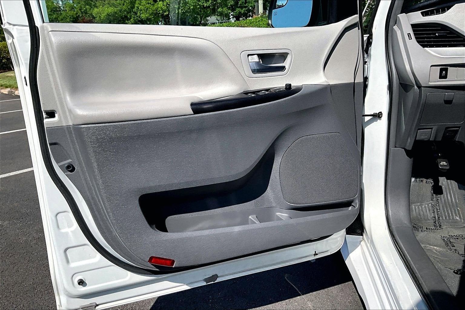 2019 Toyota Sienna LE - Photo 20