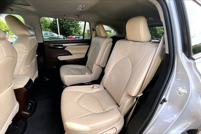 2022 Toyota Highlander Hybrid Limited