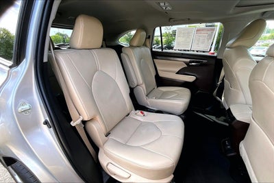 2022 Toyota Highlander Hybrid Limited