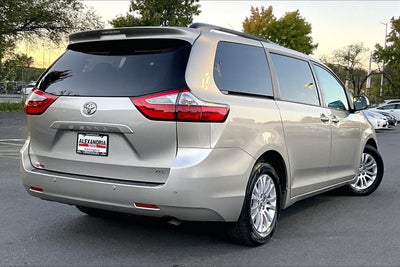 2016 Toyota Sienna XLE Premium