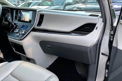 2016 Toyota Sienna XLE Premium
