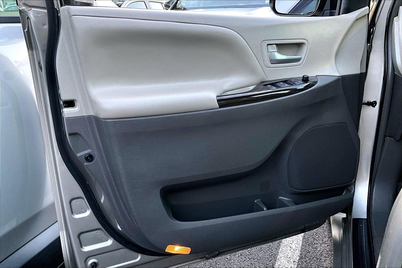 2016 Toyota Sienna XLE Premium