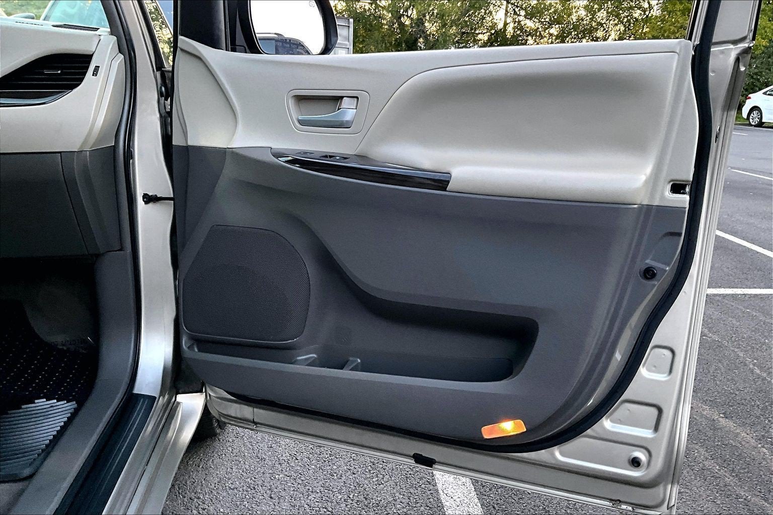 2016 Toyota Sienna XLE Premium