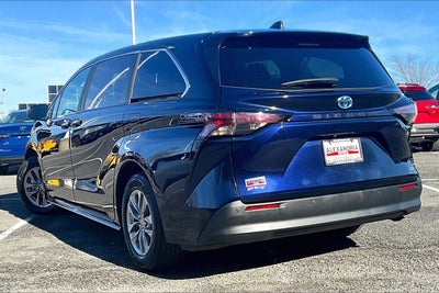 2025 Toyota Sienna XLE