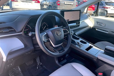 2025 Toyota Sienna XLE