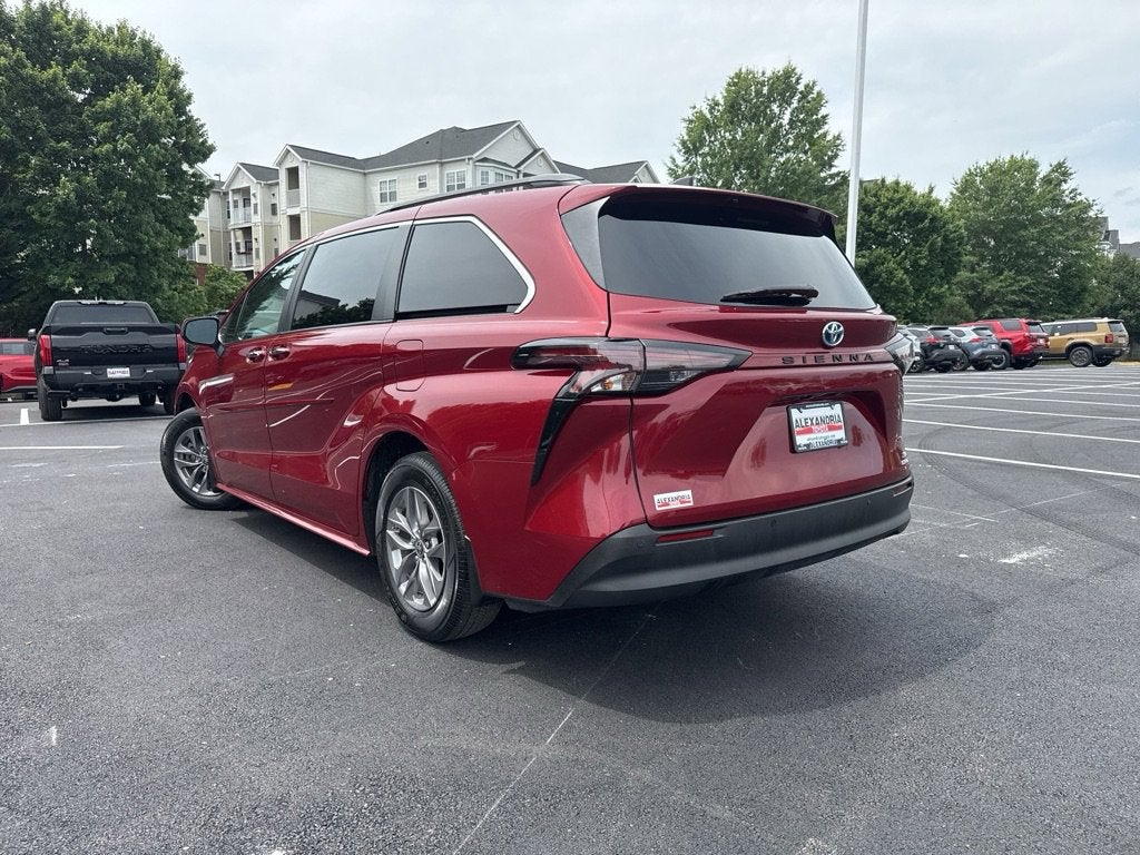 2023 Toyota Sienna XLE