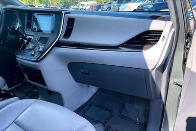 2018 Toyota Sienna XLE