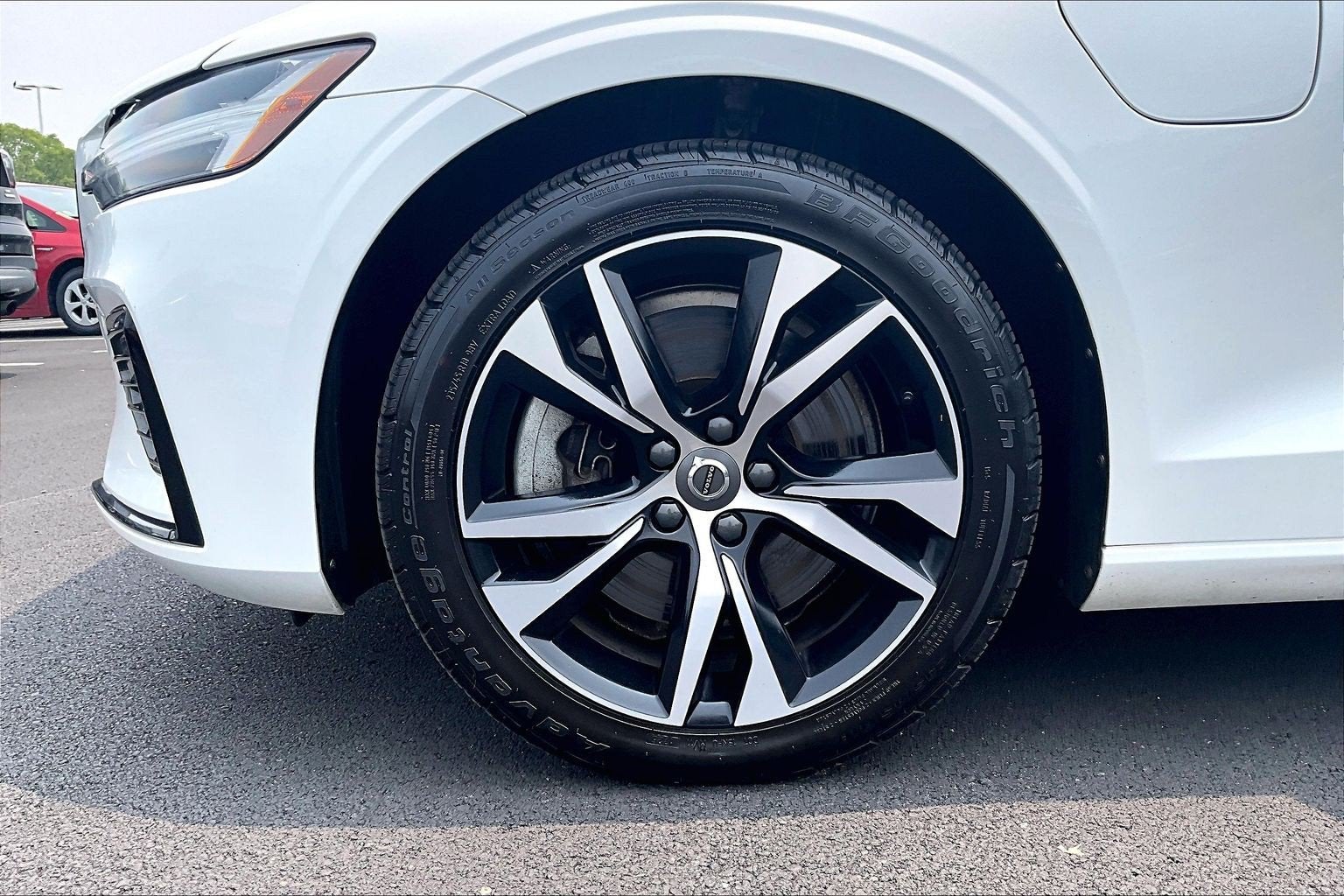2021 Volvo S60 R-Design Expression