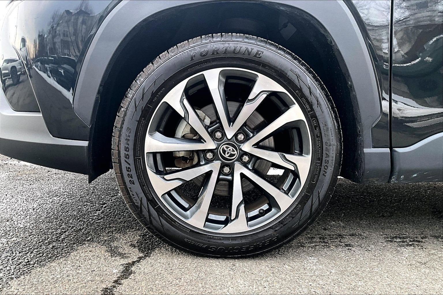 2024 Toyota Corolla Cross XLE