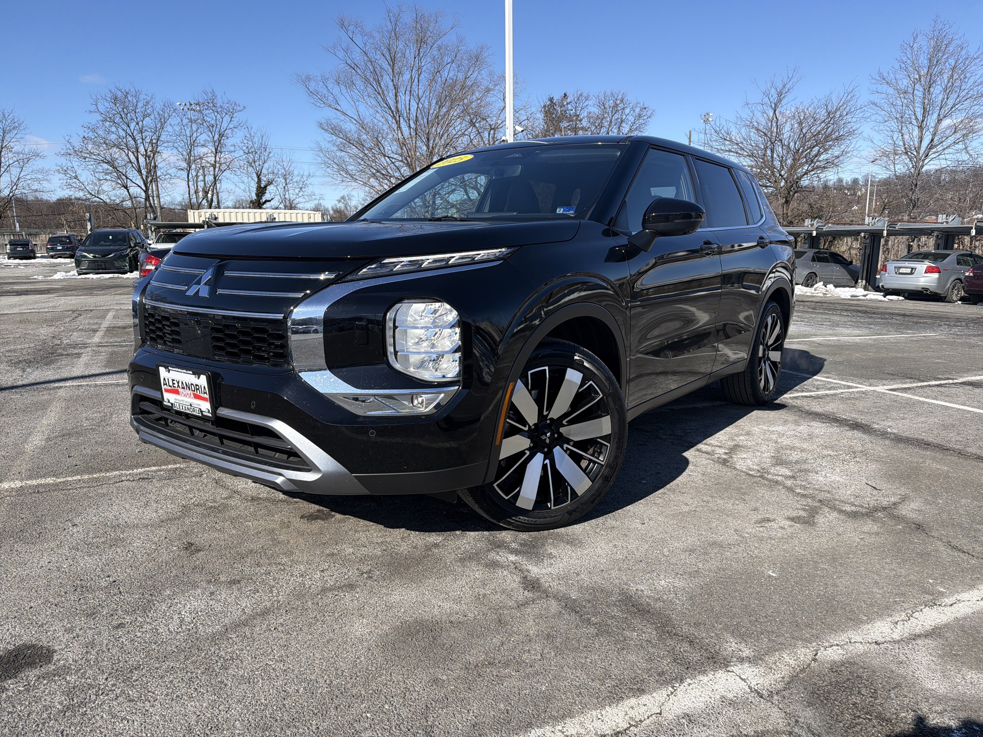 2025 Mitsubishi Outlander Base