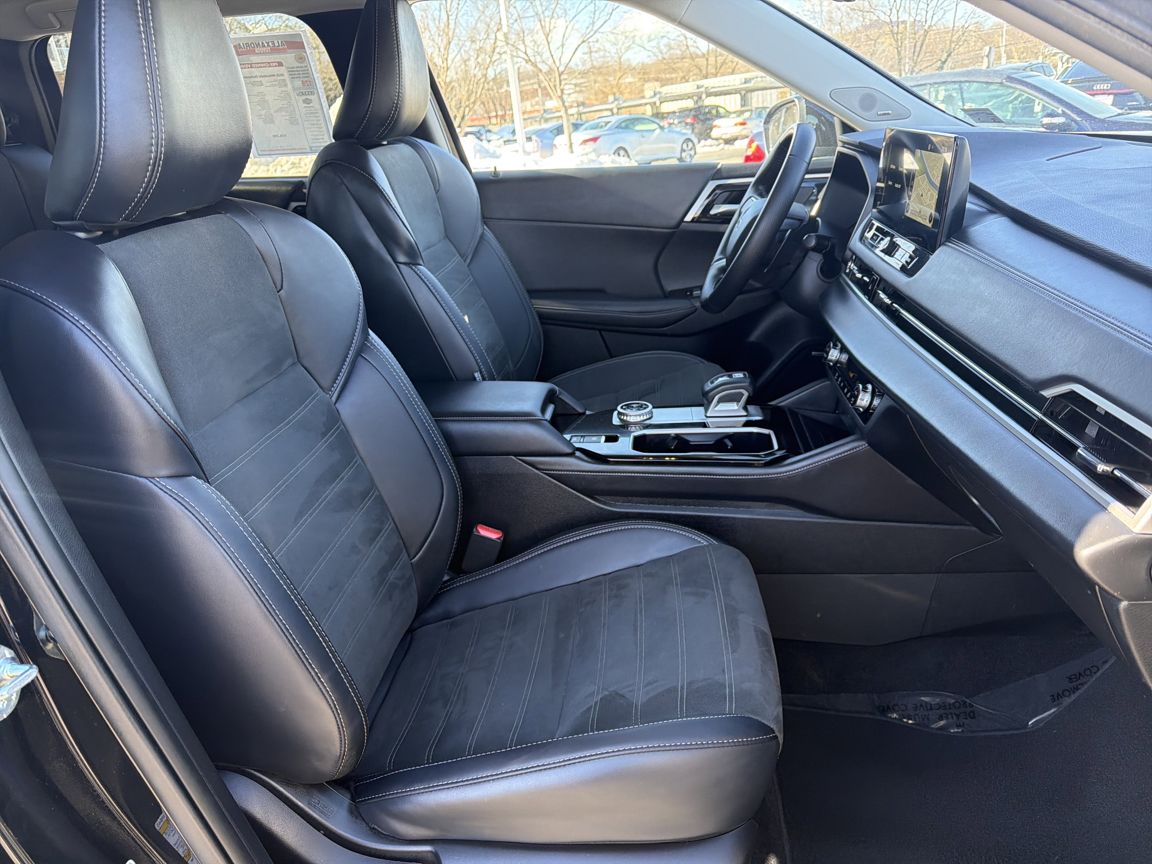 2025 Mitsubishi Outlander Base