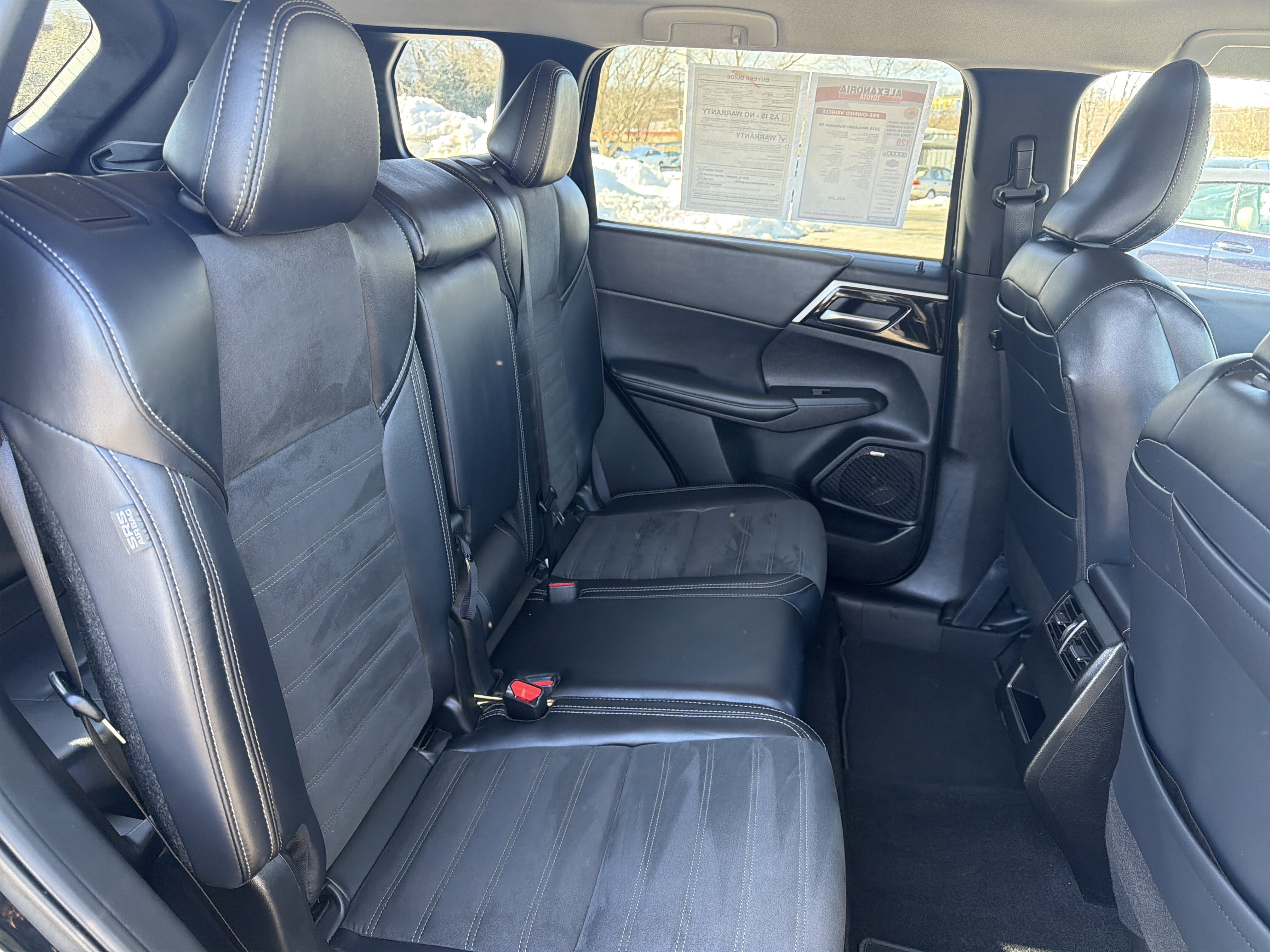 2025 Mitsubishi Outlander Base