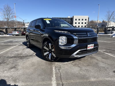 2025 Mitsubishi Outlander Base