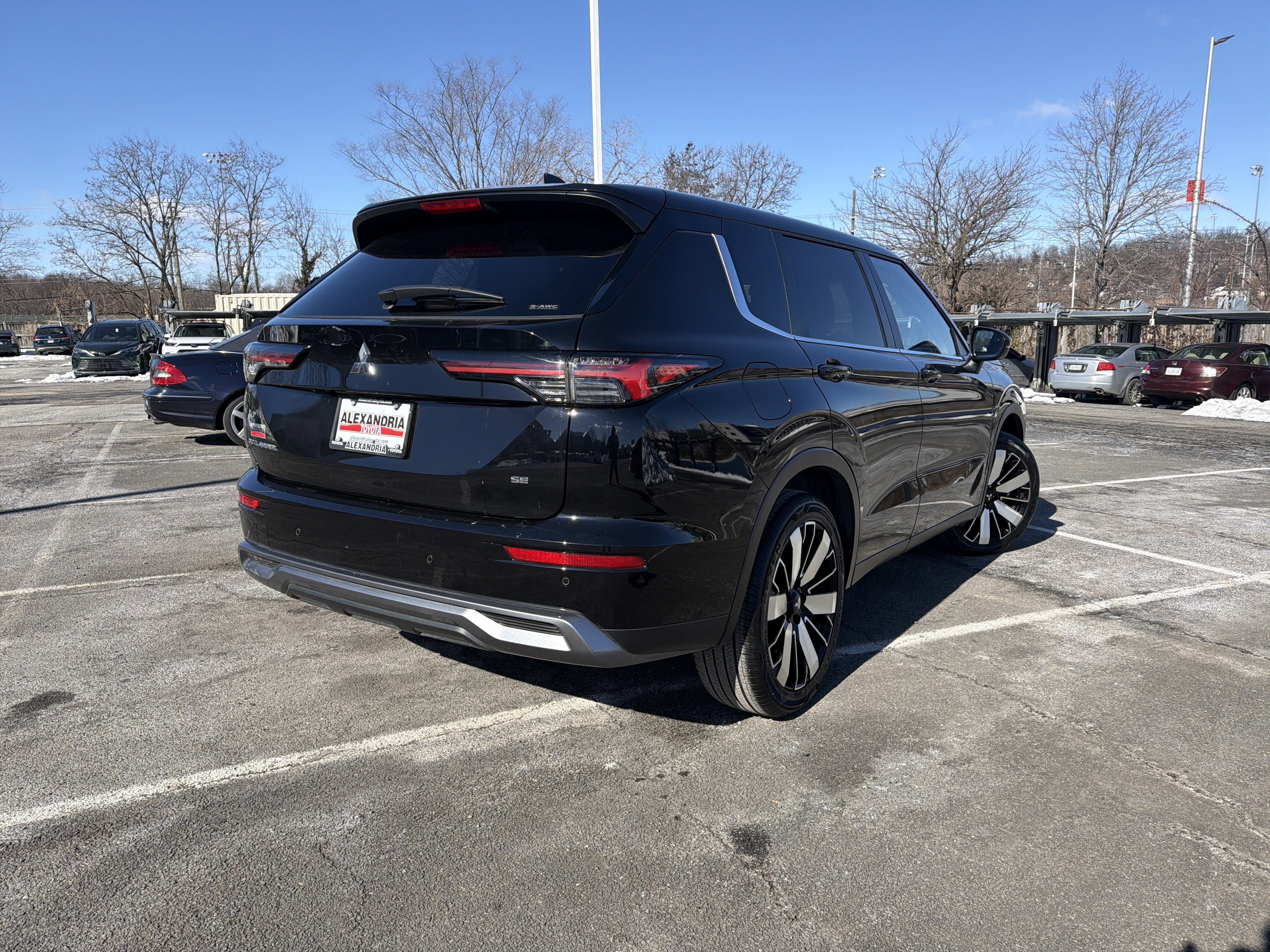 2025 Mitsubishi Outlander Base