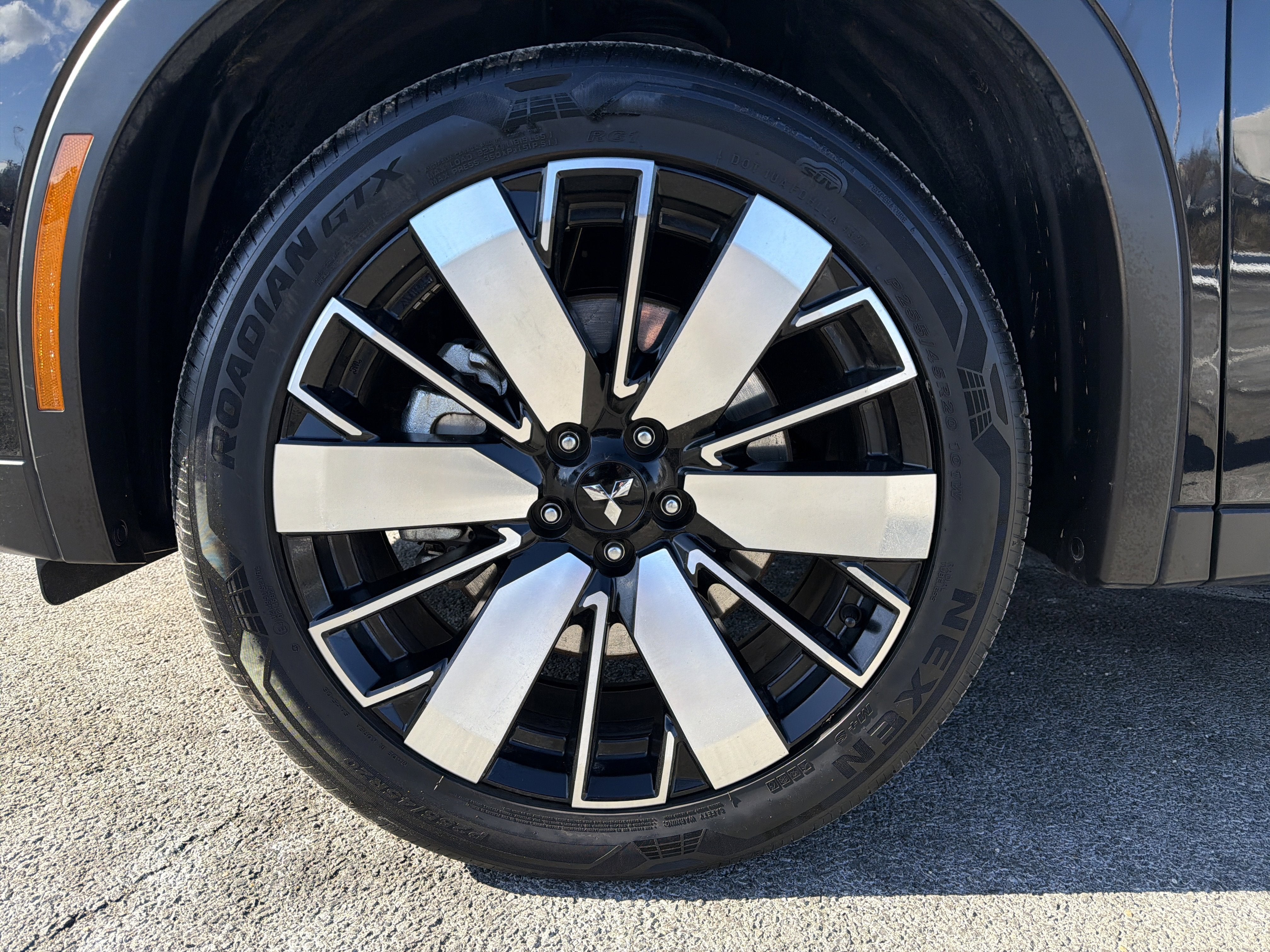 2025 Mitsubishi Outlander Base