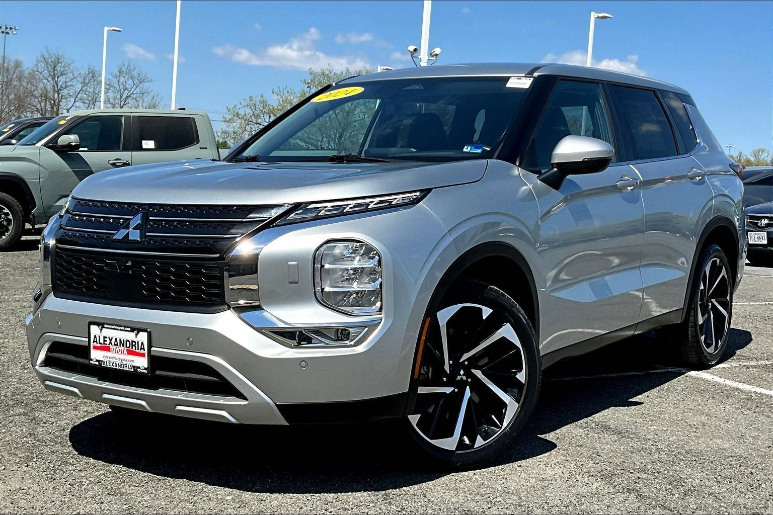 2024 Mitsubishi Outlander SE